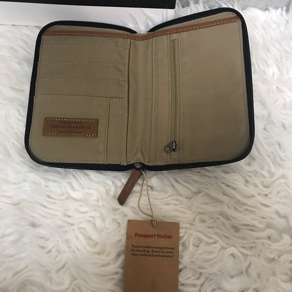 New FJALL RAVEN Passport Wallet - Picture 3 of 6
